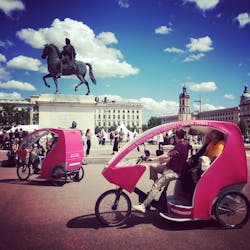 1 or 2-hour historical pedicab tour of Lyon